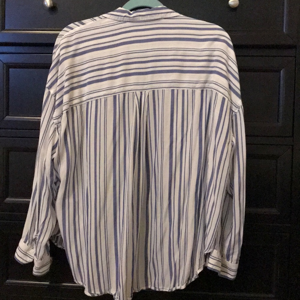 Express Oversized Button-Up Shirt - Picture 5 of 5